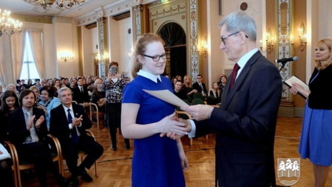 Mazozolu skolā Dzimtās valodas diena, hokeja spēle un ekskursija