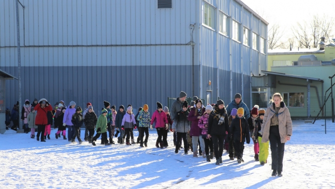 Ikšķilē sākusies mazskautu un guntiņu ziemas nometne “Tuk, tuk, kas tur?”