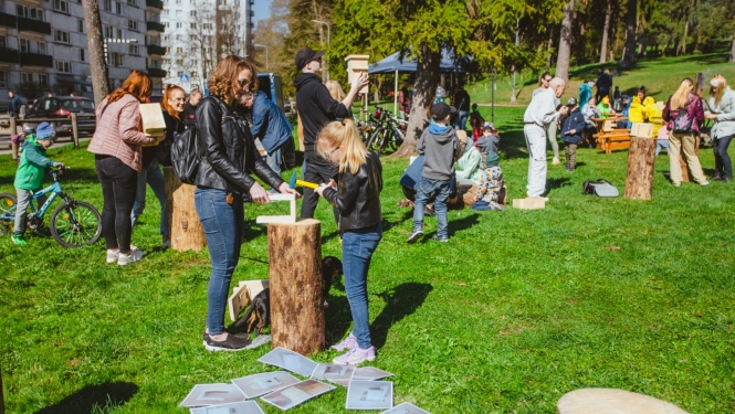 Pasākums "Mežs - veselībai" (22.04.2023) putnu būrīšu sišana