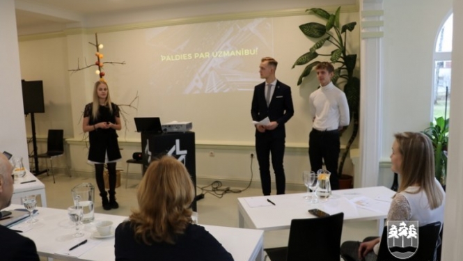 Ogres 1. vidusskolas skolēni īstenojuši sociāli atbildīgus projektus