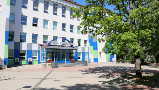 Iepazīsti vidusskolas piedāvājumu mācībām klātienē un neklātienē!