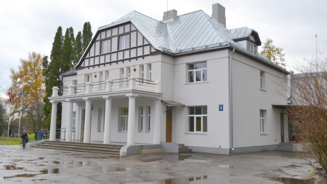 Ogresgala tautas nams rudenī