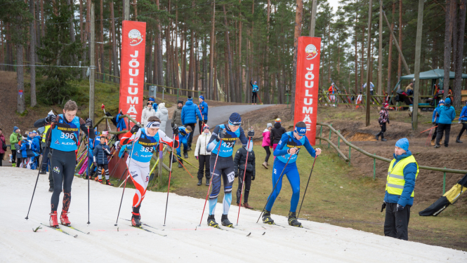 Ogres ziemas orientieristi turpina tiekties uz sporta veida virsotnēm