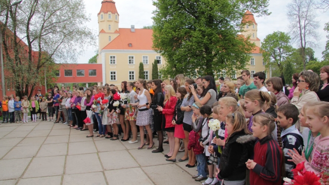 Pēdējais zvans Suntažu vidusskolā