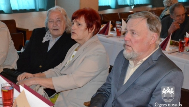 Ogrē tiekas pensionētie pedagogi