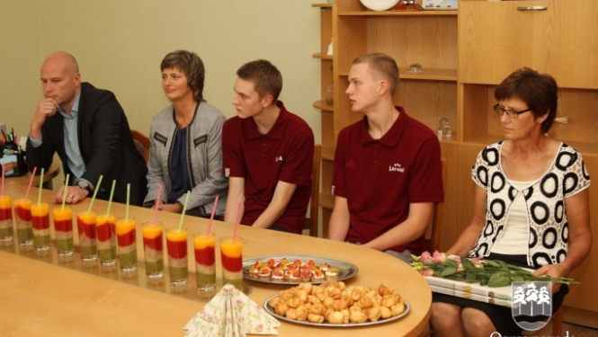 Priekšsēdētājs sveic U16 Eiropas basketbola čempionāta 2.vietas ieguvējus - ogrēniešus