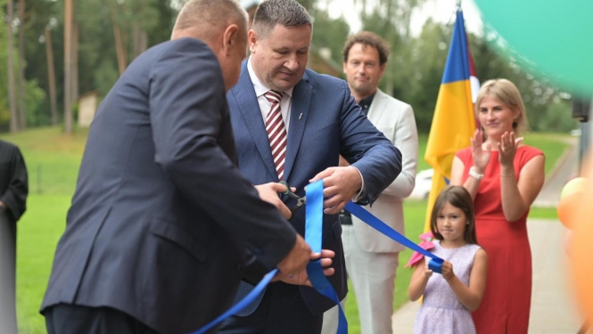 Egis Helmanis un Andis Pētersons griež lentu 23.08.2024.
