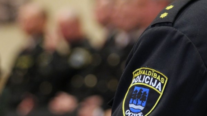 Pašvaldības policija uzrauga ierobežojuma ievērošanu