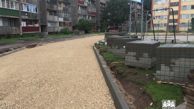 Tiek sakārtoti vairāki dzīvojamo māju pagalmi