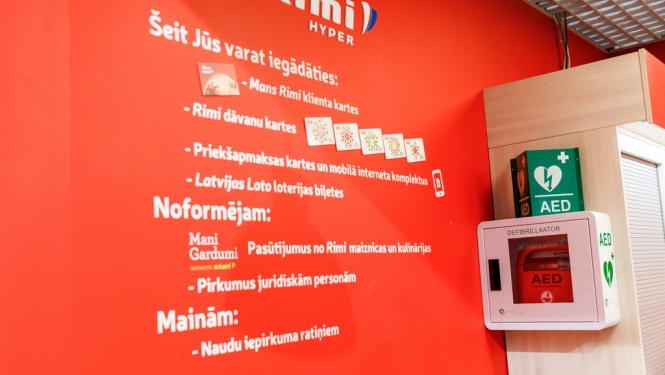 Rimi hipermārketā Ogrē pieejama dzīvības glābšanas ierīce – defibrilators