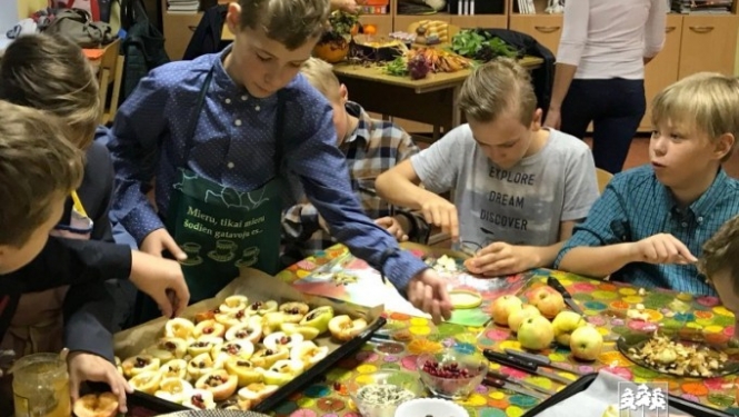 Ogres sākumskolas 5.b klase RIMI “Gardēžu klases” pusfinālā