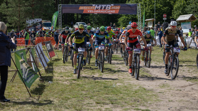 Ar ļoti kuplu dalībnieku skaitu aizvadīts Ikšķiles MTB velobrauciens