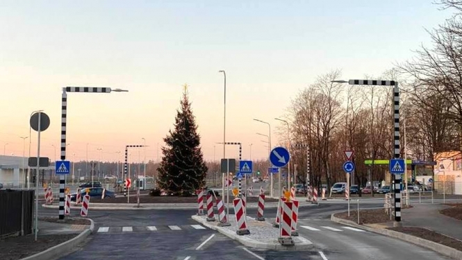 Satiksmei atvērts rotācijas aplis Kalna prospektā