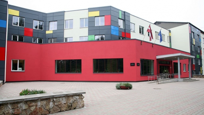 Ogres sākumskola gaida pavasari