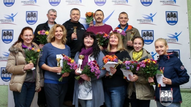 Ložu šaušanas sacensībās uzvar Miķelsone un Leonovičs