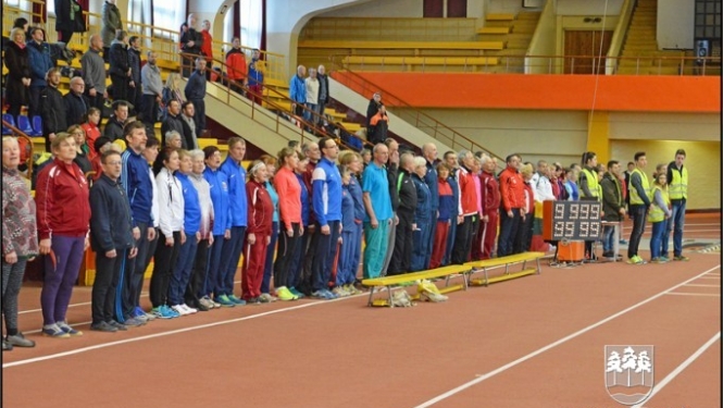 Ogres novada vieglatlētikas senioriem 16 medaļas Rīgā