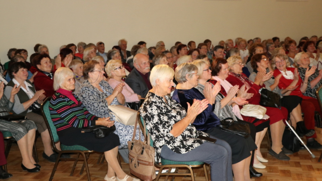 Atzīmē Starptautisko senioru dienu