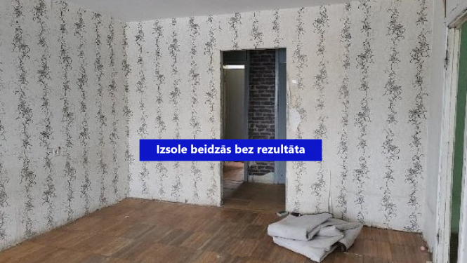 Balta istaba ar durvīm, izsole bez rezultāta