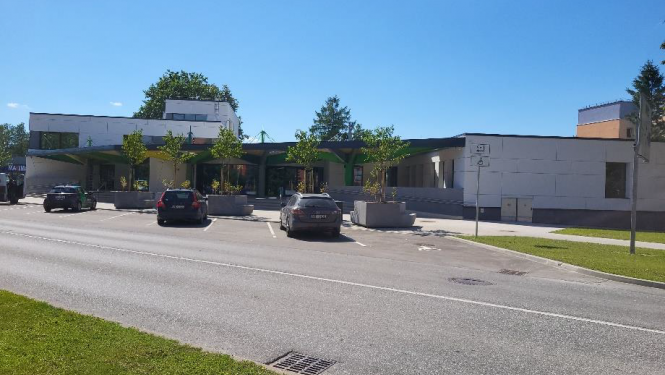 Īpašumtiesību izsole nekustamajam īpašumam Skolas ielā 4, Ikšķilē, laboratorijas ierīkošanai. Skats no ielas.