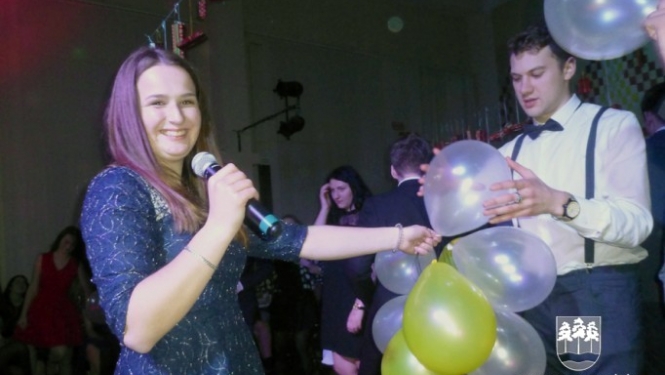 Skolēnu pašpārvaldes Ziemassvētku balle Suntažu vidusskolā