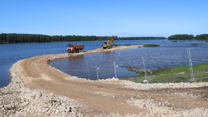 Turpinās projekta “Novērst plūdu un krasta erozijas risku apdraudējumu Ogres pilsētas teritorijā, veicot vecā aizsargdambja pārbūvi un jauna aizsargmola (straumvirzes) būvniecību pie Ogres upes ietekas Daugavā” īstenošana