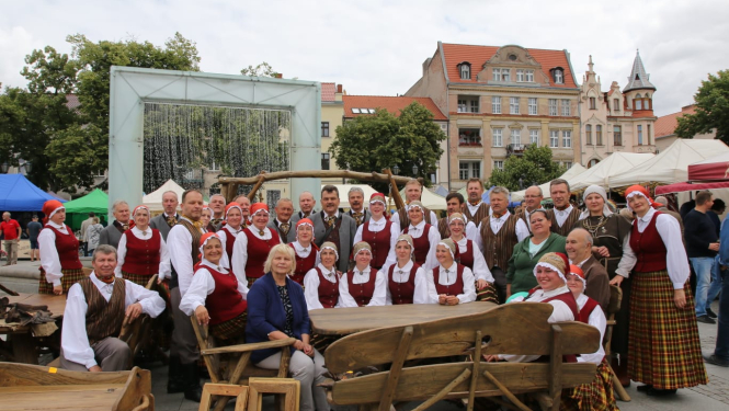 Deju kolektīvi “Sunta” un “Suncele” piedalījušies starptautiskā festivālā Polijā