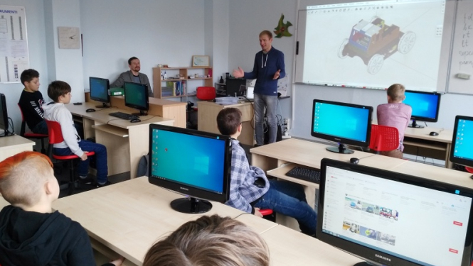Suntažu vidusskolā darbojas tehnoloģiju pulciņš