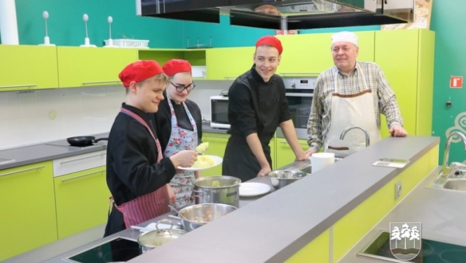 Suntažu skolā jaunieši apgūst pavārmākslu