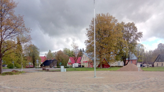 Suntažos turpinās tirgus laukuma izbūve, remontēti ceļi