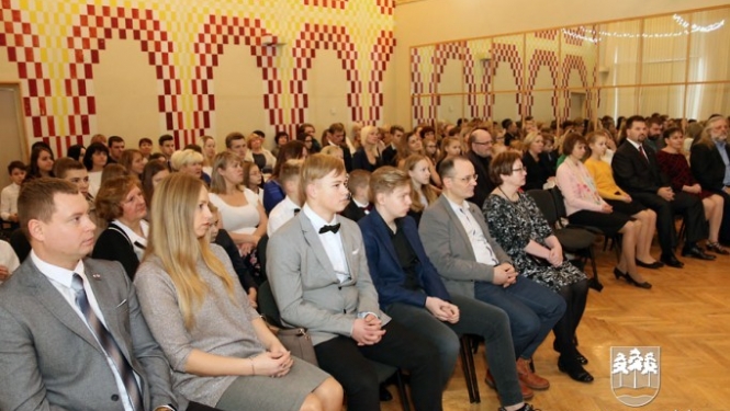Suntažos godina sekmīgākos skolēnus