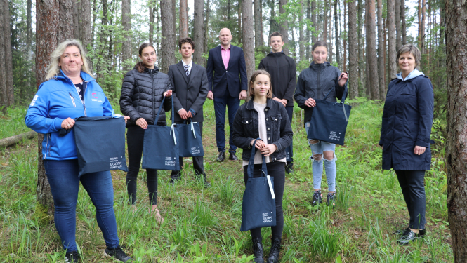 Apbalvo skolēnus par izciliem sasniegumiem