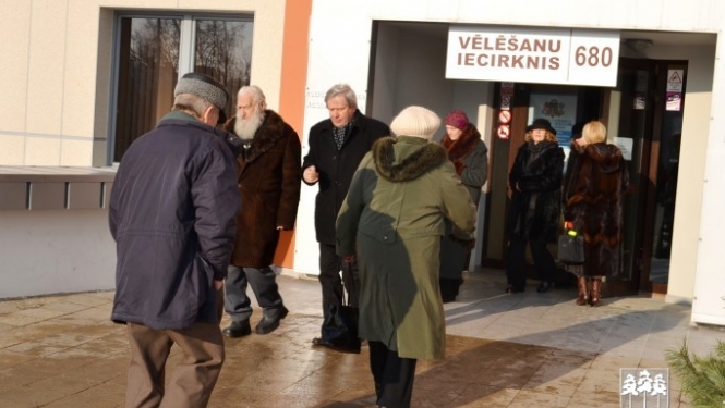 Tautas nobalsošana 2012. gada 18. februārī