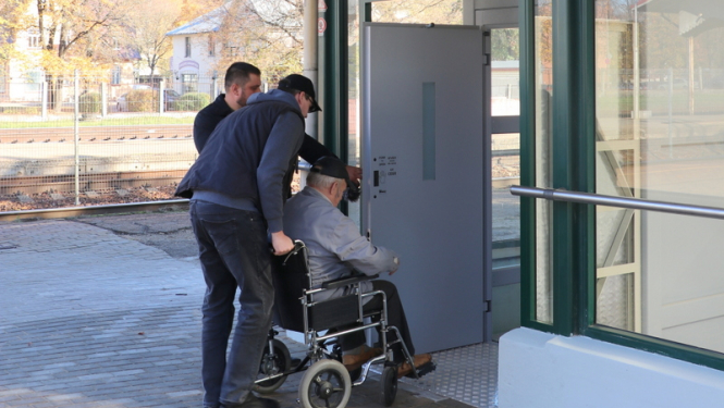 Piešķirs pabalstu mājokļa ārējās vides pielāgošanai personām ar kustību traucējumiem