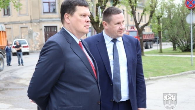 Ministrs Kaspars Gerhards reģionālās darba vizītes laikā apmeklē Ogri