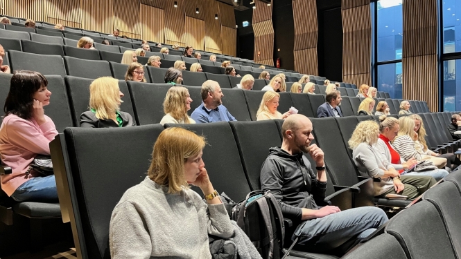 Ogres skolu skolēnu vecāki piedalās Izglītības pārvaldes organizētā konferencē