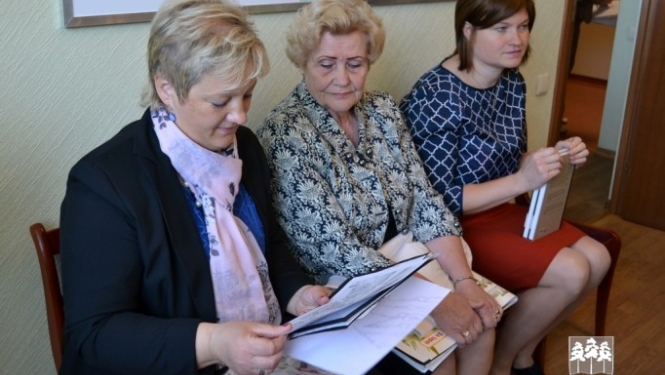 Apbalvo zīmējumu konkursa “No mājām izraidītie” uzvarētājus