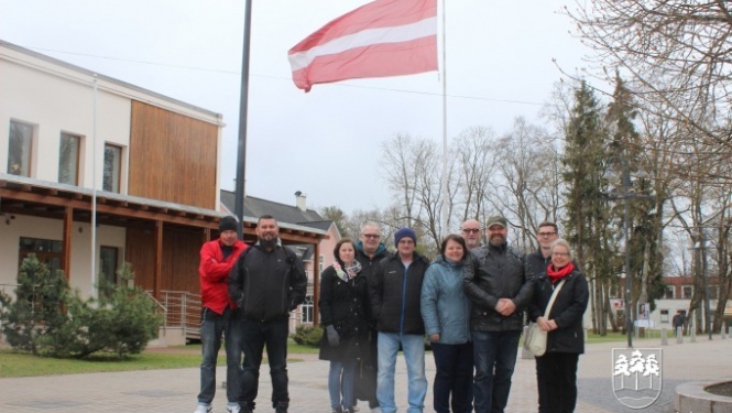 Ogrē viesojās zviedru labdarības veikalu vadītāju delegācija