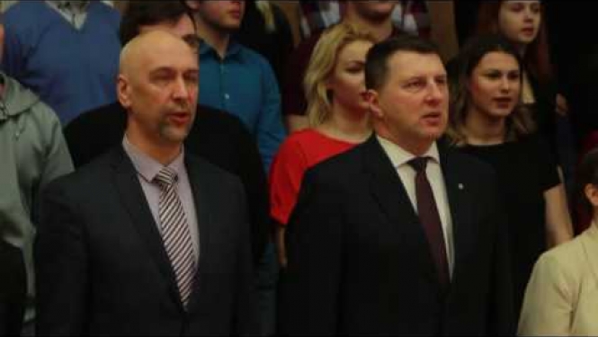 OGRE: Valsts prezidents Vējonis dāvina skolai grāmatas (25.01.2017.)