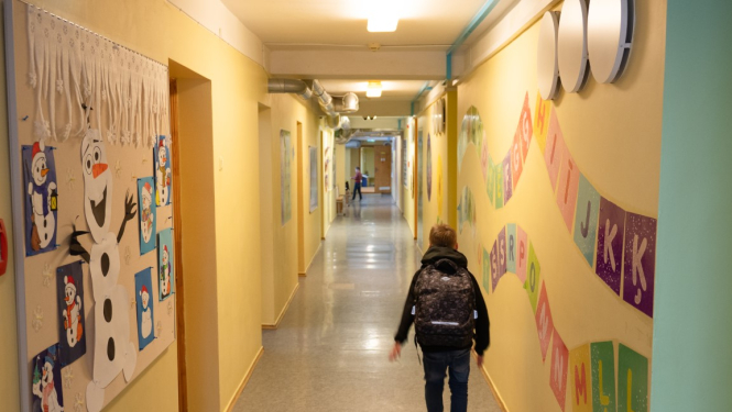 Ogres 1.vidusskolas gaitenis ar vienu bērnu