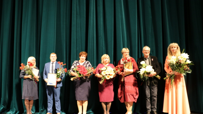 Godinot izcilākos novadniekus, Ogrē atzīmē valsts 101. gadadienu