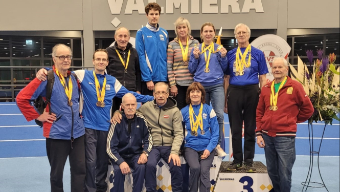  Ogres novada vieglatlētikas vecmeistariem 39 medaļas Valmierā