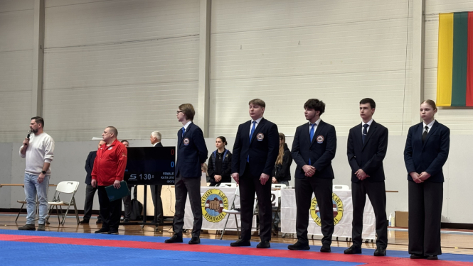 Ogres novada pašvaldības domes priekšsēdētājs saka uzrunu 24. Starptautiskajā karatē turnīrs „Ogre Karate Cup & Games 2026”