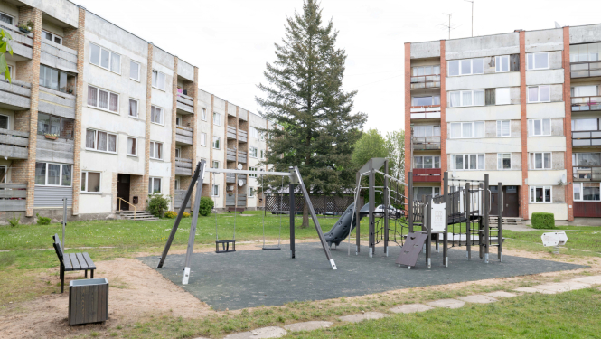 Bērnu rotaļlaukums Lielvārdē, Raiņa ielā 7C