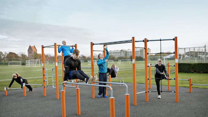 Sporta centra stadionā būvē jaunu āra trenažieru zonu