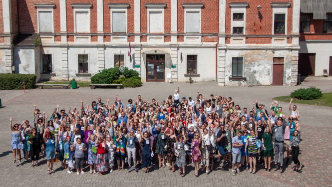 4. Latvijas Lauku kopienu parlamenta dalībnieku kopbilde Zaļeniekos