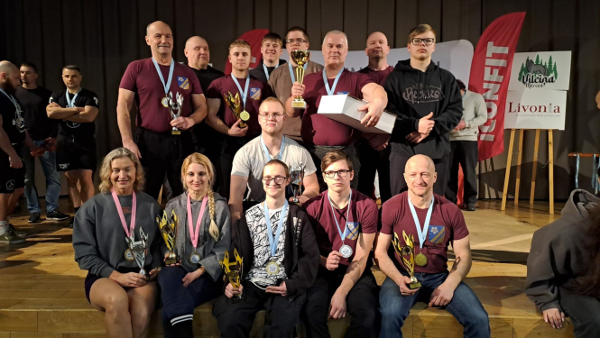 Rembates sportistu komanda spiešanā guļus