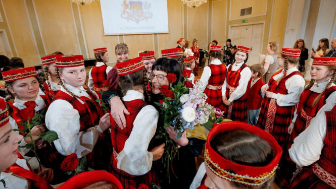 Pedagoģiskās izcilības apbalvojums kultūrizglītības jomā – Cimzes balva piešķirts Lielvārdes Mūzikas un mākslas skolas pedagoģei Baibai Kleperei.