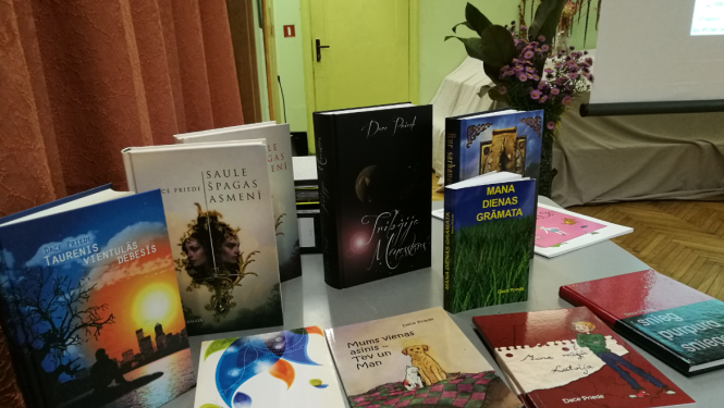 Ciemupes bibliotēkā notikusi tikšanās ar rakstnieci Daci Priedi