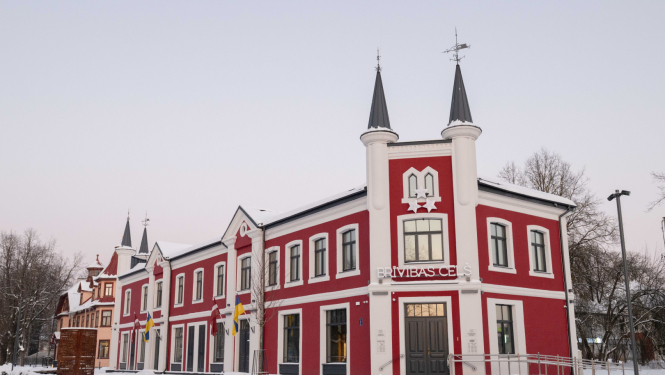 Ogres Vēstures un mākslas muzeja ekspozīcijas "Brīvības ceļš" ēka Brīvības ielā 2, ziemā