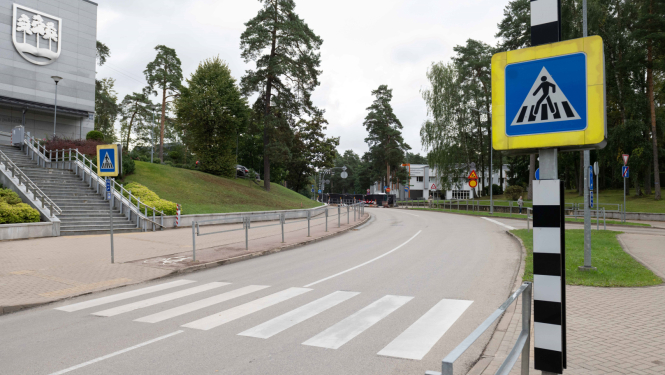 Satiksmes ierobežojumi uz gājēju pārejas Brīvības ielā 33, Ogrē